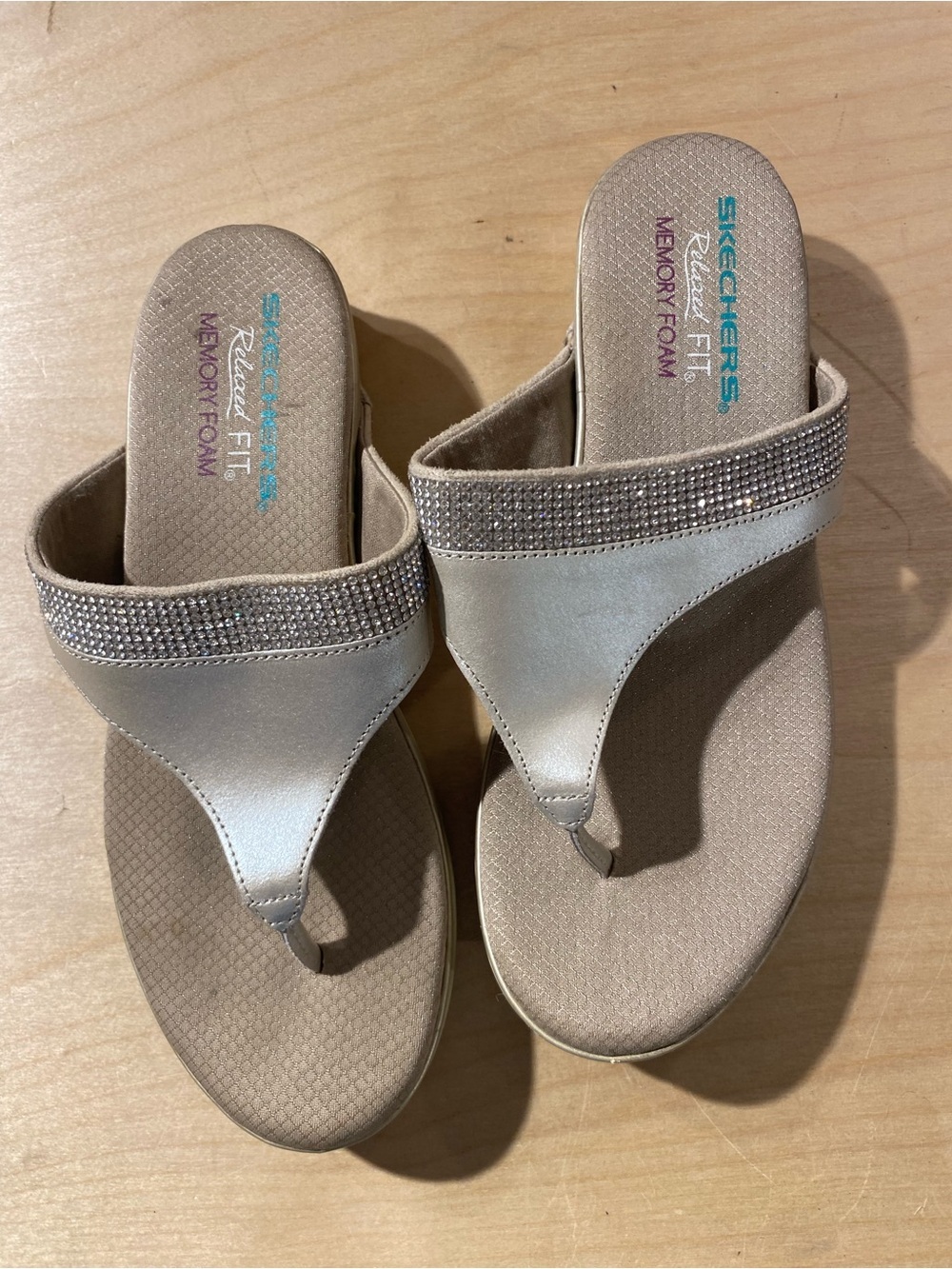 Skechers Relaxed Fit Womens Metallic Taupe Rhinestone Thong Sandals 7